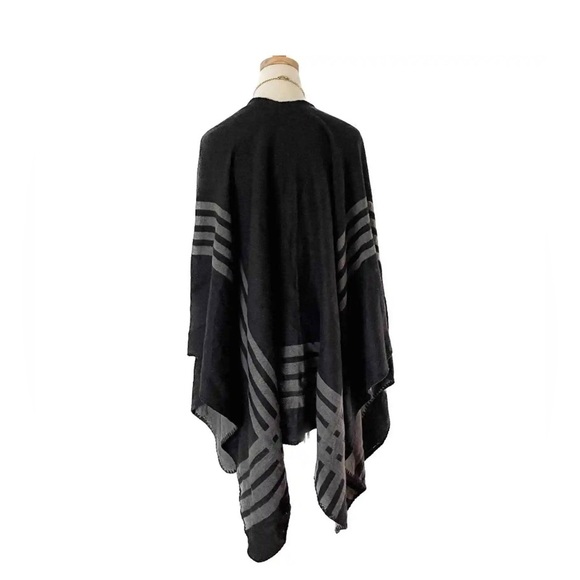 BB Dakota One Size Poncho Blanket Reversible NWT - Picture 5 of 8